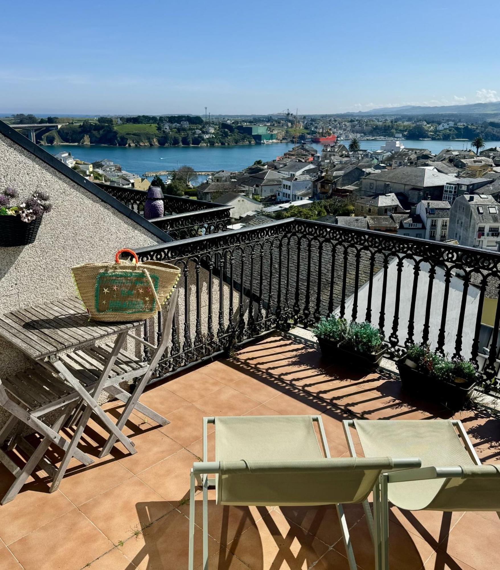 Moderno Piso Con La Mejor Terraza De Ribadeo Y Vistas Maravillosas Экстерьер фото